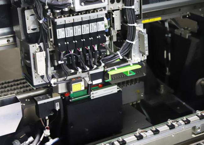 JUKI KE-2080L Chip Mounter image 4