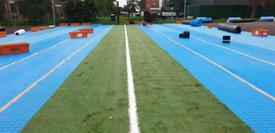 China Campo de futebol ShockPad Campo de futebol Prefabricado Perforado Performance Permeável à água Amigável ao ambiente à venda