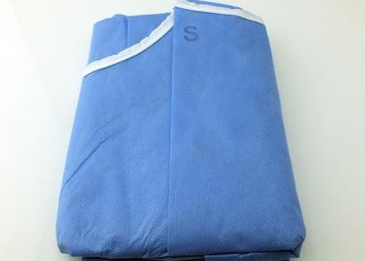 China Os vestidos cirúrgicos estéreis respiráveis/laboratório descartável vestem as bactérias - resistentes à venda