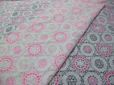 Chine Dentelle sur toute la surface de polyester de dentelle de tissu de burn-out géométrique rose de coton pour Madame Clothes (CY-DK0041) à vendre