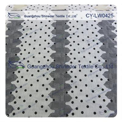 Chine Façonnez le tissu de dentelle grillé par Polyester&Cotton avec le point de polka pour la tenue de détente à vendre