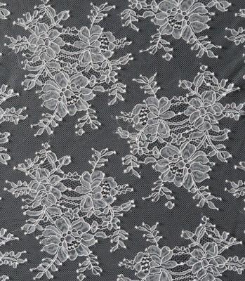 Chine conception en nylon de fleur blanche de tissu de dentelle de largeur de 150cm pour la robe à vendre