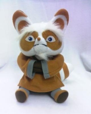 China Pequeño amo Shifu de la panda de Kungfu de los juguetes de la felpa de la historieta en actitud que se sienta en venta
