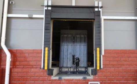Quality Hydraulic Loading Vertical Dock Leveler For Cold Storage Railway Platforms for sale