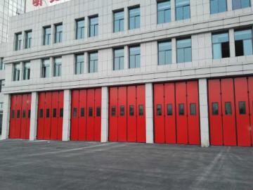 China Automatic / Manual Industrial Folding Doors With Hidden Frame Design for sale