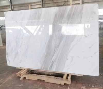 Chine La pierre de marbre blanche naturelle d'ODM 15mm Volakas d'OEM couvre de tuiles pour le mur de fond à vendre