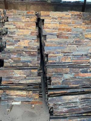 Chine La pierre fendue naturelle de construction extérieure d'ardoise de finition couvre de tuiles la résistance d'éraflure à vendre