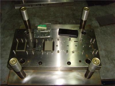 China Tipo simples metal progressivo que carimba, peças de aço carimbadas do v das máquinas de dobra  à venda