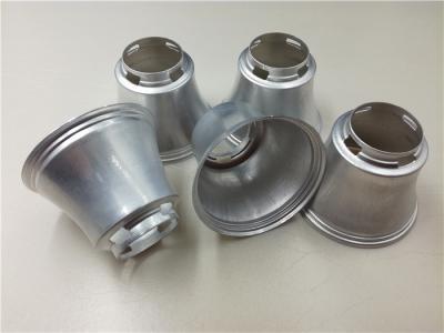 China La embutición profunda progresiva muere las piezas de Shell de la taza del proyector del bulbo de la aleación de aluminio LED en venta