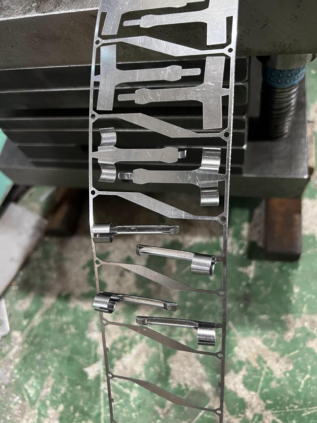 Custom Appliance Mounting Clips | Tight Tolerance | Long Service Life | Multi-Material Options | OEM Manufacturer