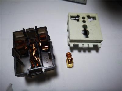 Китай Аудио металл батарей & заряжателей электроники штемпелюя части, металл штемпелюя процесс продается