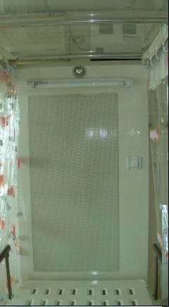 Complete air isolation booth environment for patient care