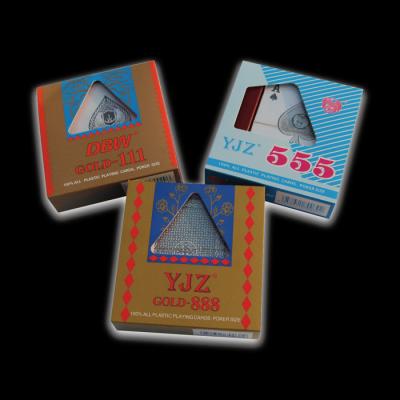 China Cartões de jogo invisíveis plásticos laterais dourados do tamanho 555 da ponte para jogos do casino à venda