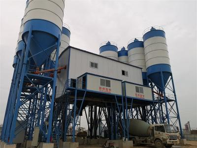 Chine Machine de traitement en lots concrète préparée sèche humide d'usine de l'usine 180m3/h de mélange en lots de convoyeur à bande à vendre