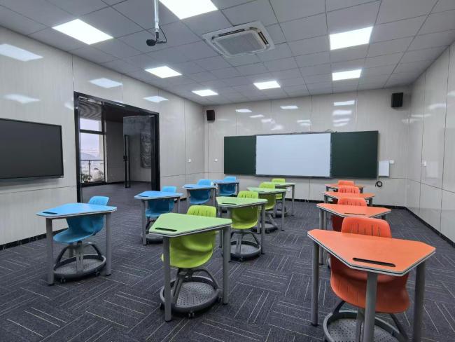 65 Inch Nano Smart Digital WhiteBoard/Blackboard, Equipped With USB Port To Improve B2B Efficiency 2 Real Image