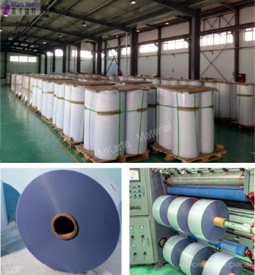 China Alto pegamento de la viscosidad que cubre la hoja revestida del PVC/el carrete para el uso de la impresión del chorro de tinta en venta