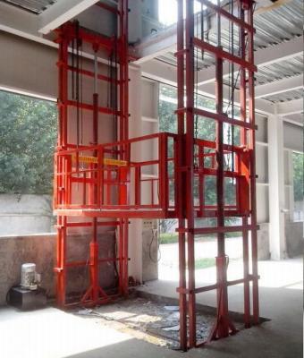 中国 倉庫の貨物ローディングのセリウムのための油圧エレベーターの上昇 2.5 トンのガイド・レールの 販売のため