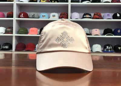 China Hot Sales ACE Unisex Adjustable Rhinestone Embroidery Logo Satin Fabric Soft Design Baseball Cap Curve Hat à venda