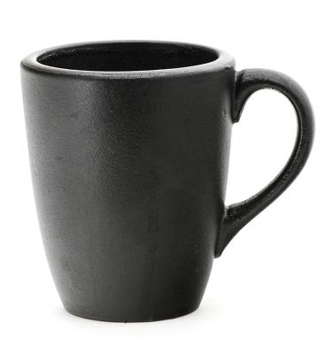 China Logotipo personalizado simples preto vidrado de cor cerâmica reutilizável caneca de café à venda