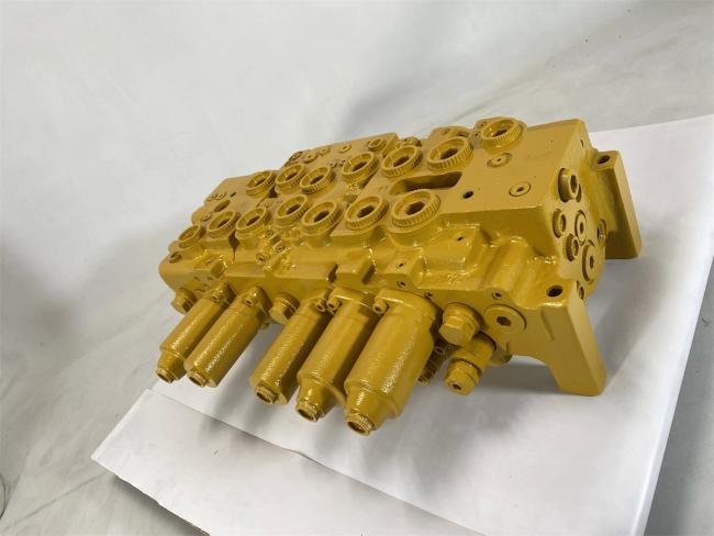 SK200 main control valve assembly view 1