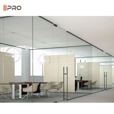 中国 Frameless Clear Glass Partition Wall Vertical Full View Interior Office Glass Partition 販売のため