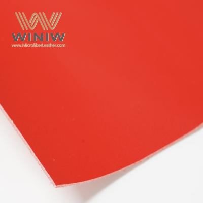 China Micro fibra vermelha de couro vegetal falso tecido de estofamento para carros à venda