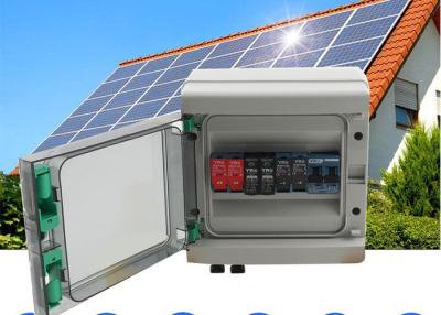 China 15A Combinador solar fotovoltaico caixa disjuntor 2 cordas de plástico 550VDC painel solar à venda