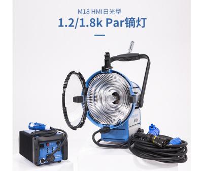China A cintilação de alta velocidade da lâmpada da luz 5500k-5600k 1800w Osram HMI da paridade do diodo emissor de luz da luz do dia M18 livra o reator à venda