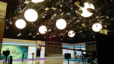 Chine 800 contrôle de la lumière molle DMX d'illumination de studio du film TV du ballon HMI 2.4/4.8kw d'éclairage de lune du watt LED à vendre