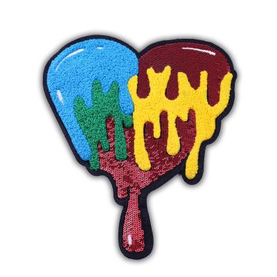 China Iron On Back Glitter Chenille Embroidery Patch Heart Shape Embroidered Cloth Patches à venda