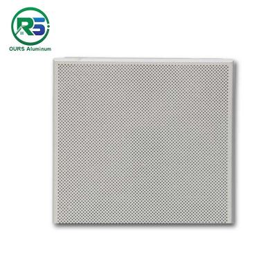 China Suspended White Clip In Metal Ceiling False Ceiling Tiles Hospital Decoration 600x600mm for sale