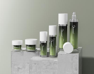 中国 30ml 50ml 120ml Acrylic Facial Cream Jar And Lotion Bottle Set Cosmetic Packaging Bottle 販売のため