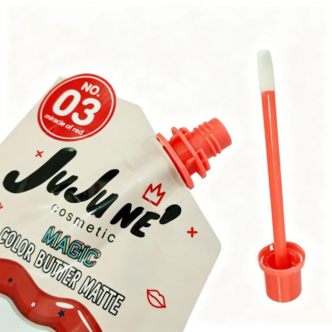 lip-gloss-spout-pouch-with-brush-tip-details
