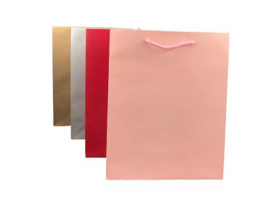中国 赤い折り畳み式の美しいハンドメイドの紙袋ロープはデジタル印刷を扱います 販売のため