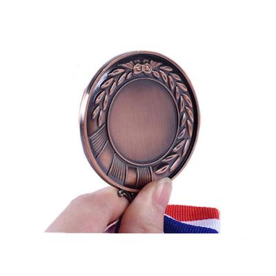 China Customized With Ribbon Sports Award Medal Logo Cheap Gold Silver Copper Medals Metal Blank Honors Medal à venda