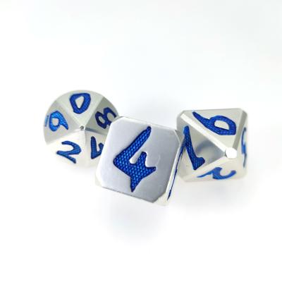 China Hand Carved DND With Exquisite Gift Box Packaging Blue Silver Polyhedral Dice Sets For Rpg Game en venta