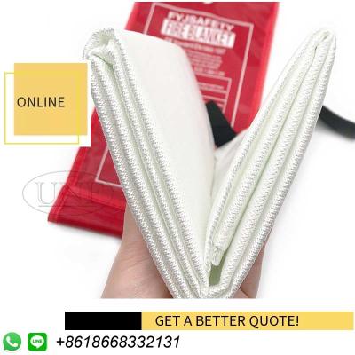 China EN1869 550C Survival Emergency Fire Blanket 430g/M2 0.43mm Thickness for sale