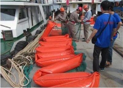 China PVC Floating Oil Containment Boom Excellent Wave Riding And Steadiness for sale