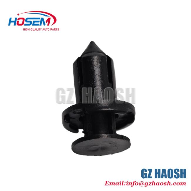Isuzu Grille Clip C8973011880 close-up photo