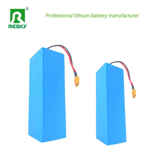 Battery pack with connectors