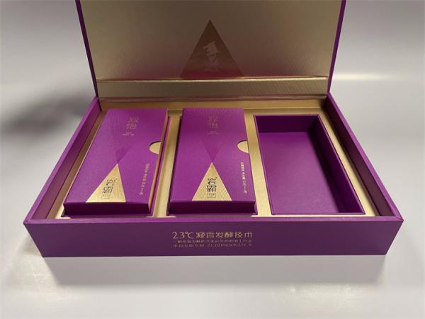 Quality Luxurious Paper Gift Box Holder Contained Magnetic Closure Gift Box for sale