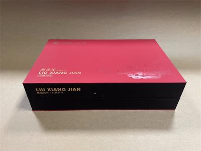 China Caja de regalo de papel rojo Rectangular Pantone impresa caja de regalo de cartón en venta