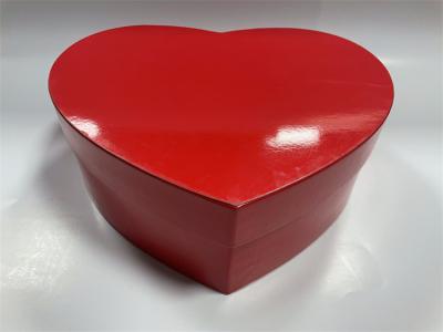 China Caja de recuerdos de papel de superficie brillante en forma de corazón Caja artesanal de papel en venta