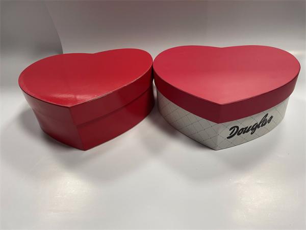Quality ISO9001 Eco Paperboard Gift Boxes Heart Shaped With Spot Color Printing for sale