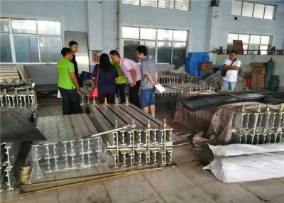 China Correia transportadora de liga de alumínio que vulcaniza a máquina com as caixas de controle automatizadas à venda
