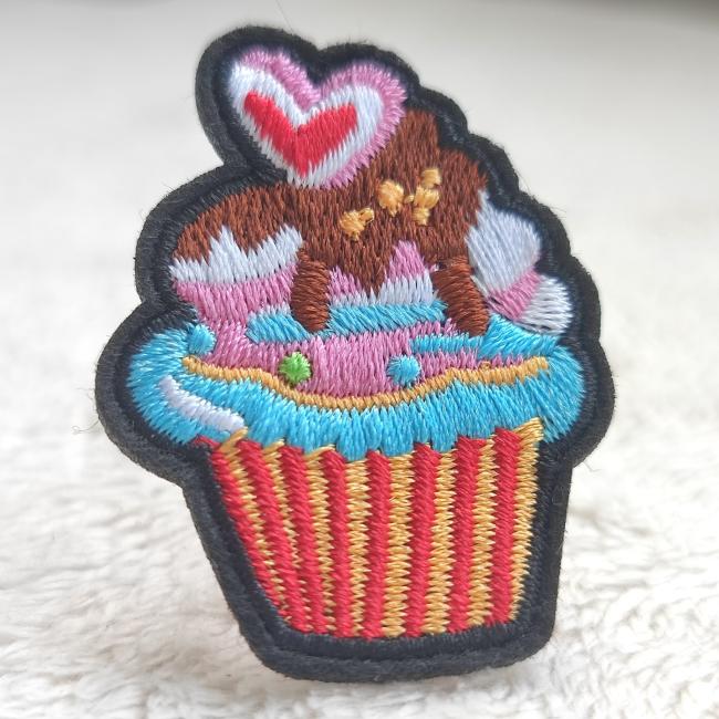 Embroidery label quality demonstration