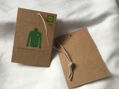 China 3 Farben-Brown-Kraftpapier-hängen-Etiketten,3mm Baumwolle / Leinen-Schnur-kundenspezifische Kleid-hängen-Etiketten zu verkaufen