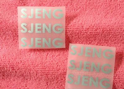 China etiquetas de la ropa de la transferencia de calor del silicón del grueso 3D de 1m m para Sportwear en venta