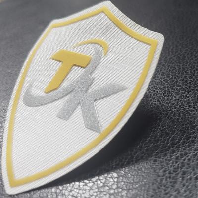 中国 Tシャツの浮彫りにされたステッカー3D TPUのシリコーンの柔らかい熱伝達のラベルのロゴの鉄 販売のため