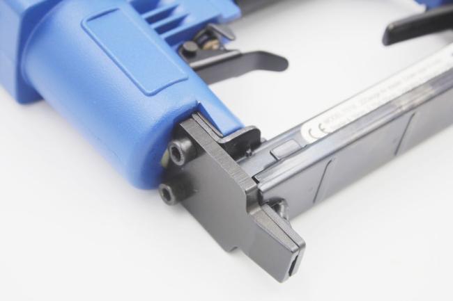 Durable Quality 22gauge Fine Crown Air Pneumatic Staple Gun Air Stapler 7116 for Furniture Decoration
